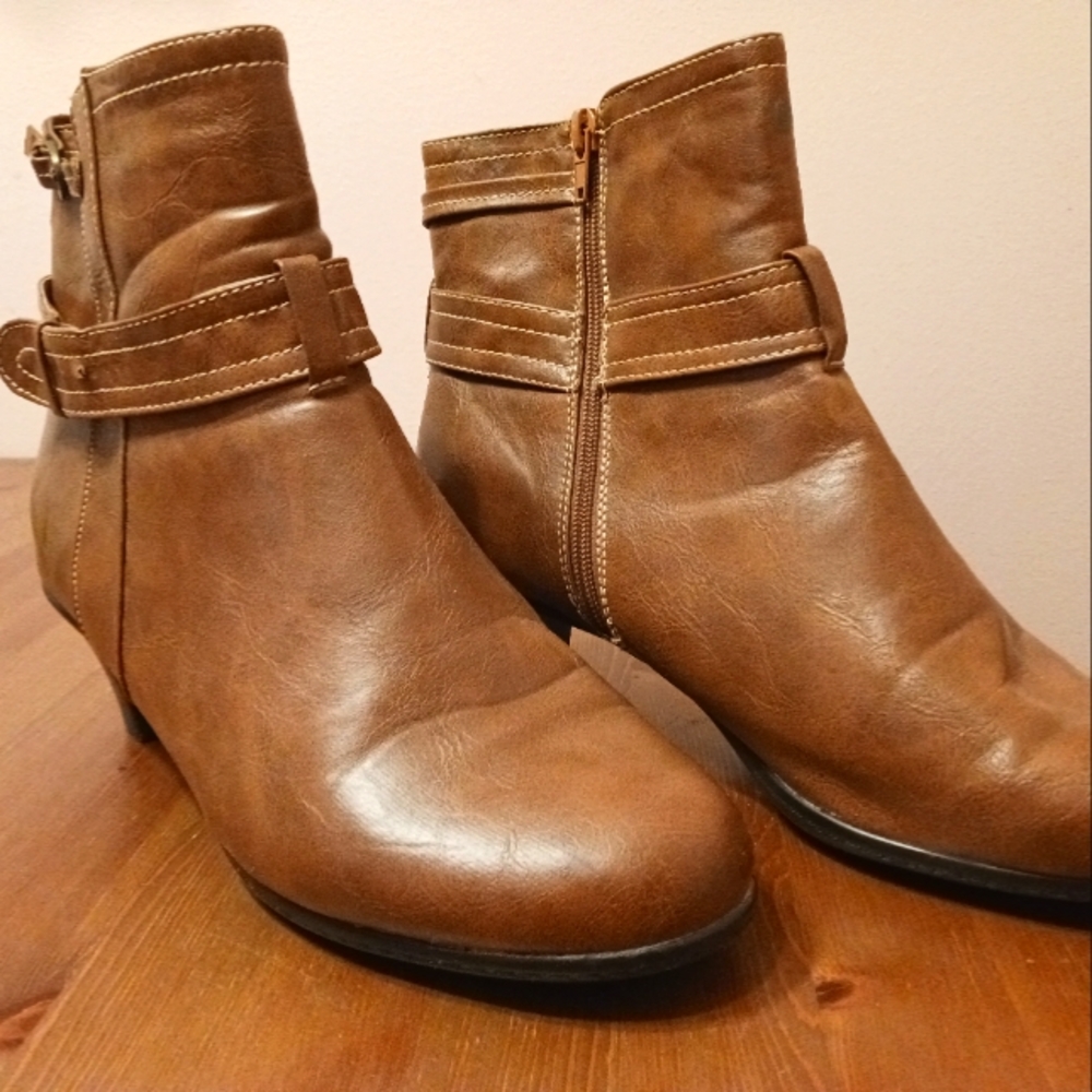 Catherine's Size 11W Brown Boots